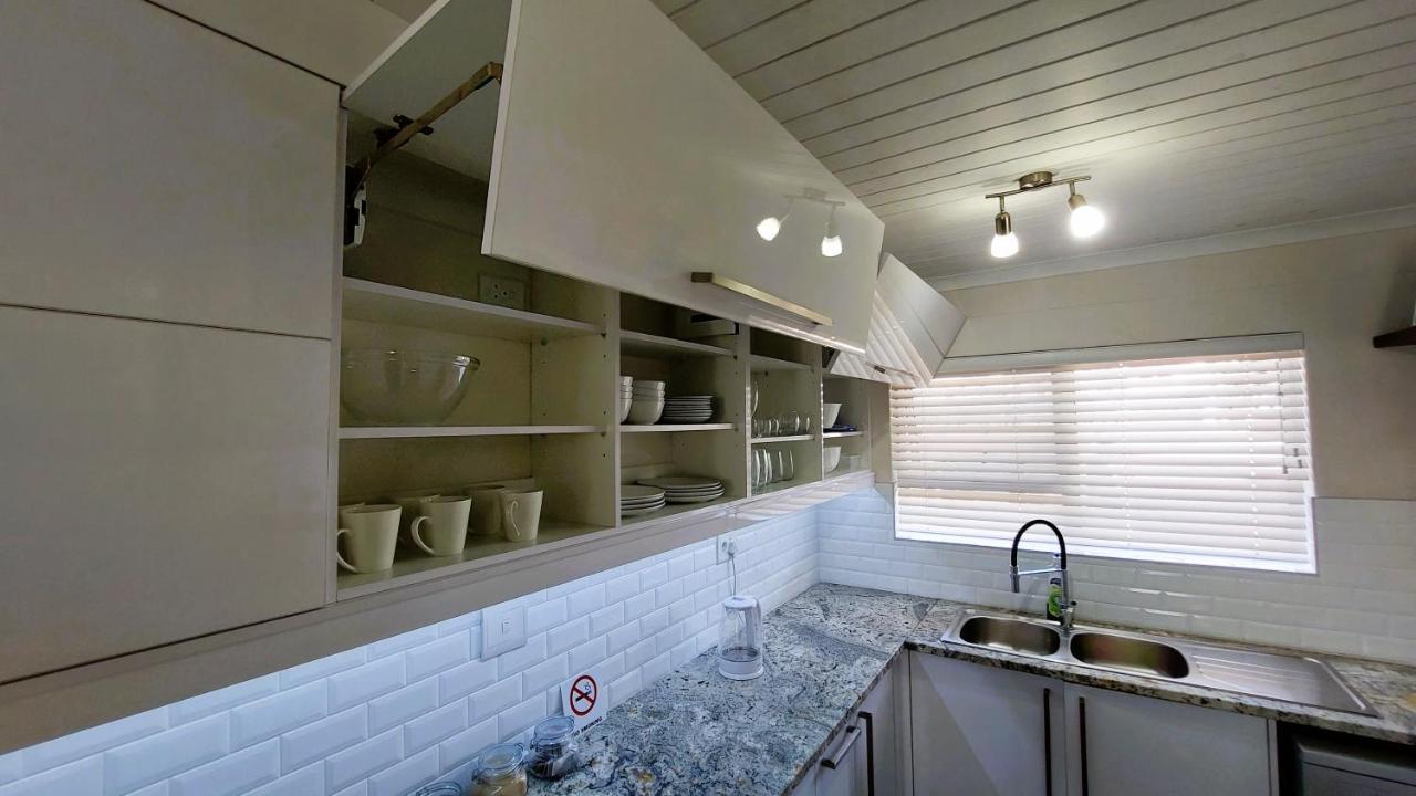 Nautilus 2 Bedroom Self-Catering Apartment Суакопмунд Екстериор снимка