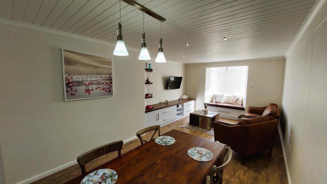 Nautilus 2 Bedroom Self-Catering Apartment Суакопмунд Екстериор снимка