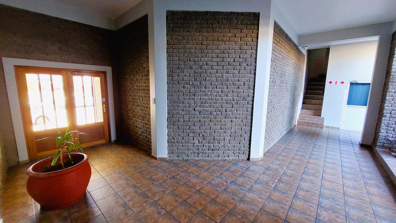 Nautilus 2 Bedroom Self-Catering Apartment Суакопмунд Екстериор снимка